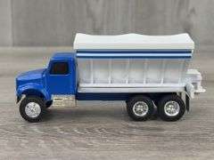 3 Fertilizer Spreaders, 1/64, Ertl,  2 are Custom