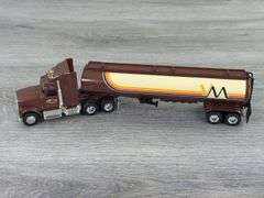 International Navistar Van Manen Oil Tractor Tanker, 1/64, Ertl