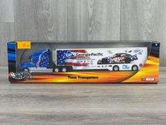 Freightliner Kyle Petty #45 Georgia-Pacific Team Transporters, 1/64, Hot Wheels Racing