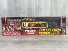 Caterpillar #22 Ward Burton Chase The Race Transporter & Stock Car, 1/64, Racing Champions