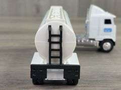 Mack Ultra-Liner Milk Marketing Inc. Tractor Tanker, 1/64, Ertl