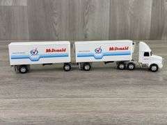 WhiteGMC WCA Conventional Aero McDonald Dairy Products Tractor W/Pup Trailers, 1/64, Ertl