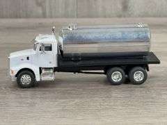 Custom Tanker And Fertilizer Tank Straight Truck-Ertl, 1/64