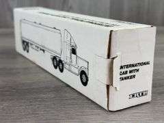 International Navistar Van Manen Oil Tractor Tanker, 1/64, Ertl