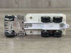 Canteen Quality Food Service Delivery Truck, 1/64, Ertl