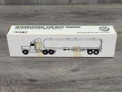 International Navistar Van Manen Oil Tractor Tanker, 1/64, Ertl