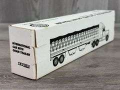 International Navistar Tim's Trucking Tractor W/Grain Trailer, 1/64, Ertl