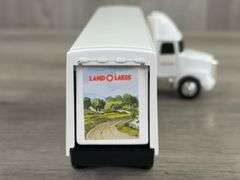 WhiteGMC Land O Lakes Tractor Trailer, 1/64, Ertl Collectibles, Toy Farmer