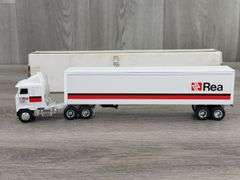 Mack Ultra-Liner Rea Magnet Wire Tractor Trailer, 1/64, Ertl