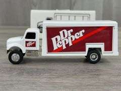 International Navistar Dr. Pepper Beverage Truck, 1/64, Ertl