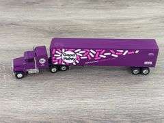 Ford LTL-9000 W/Sleeper Cab & Trailer Good & Plenty, 1/64, Ertl