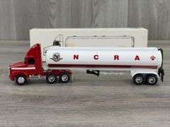 WhiteGMC WCA Aero Conventional NCRA Tractor Tanker, 1/64, Ertl, 1st Edition