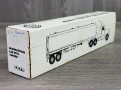 International Navistar Van Manen Oil Tractor Tanker, 1/64, Ertl