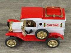 1913 Ford Model T Coca-Cola Van In Tin, 1/43, Commemorative Christmas Edition, Ertl