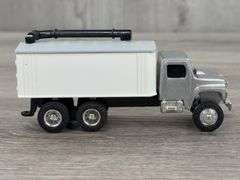 3 Feed Trucks, 1/64, Ertl, 1 Is Favorite Farm Supply