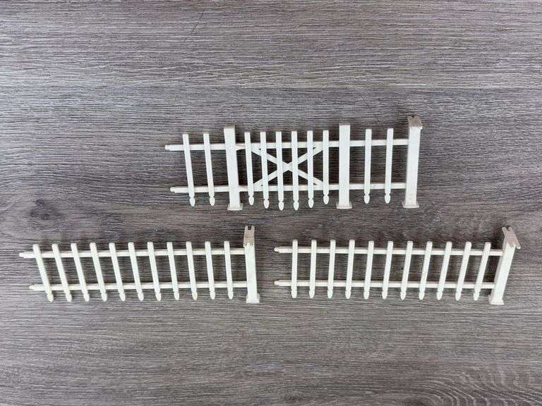 35 Fence Sections, Most 6 1/4” L, Plastic