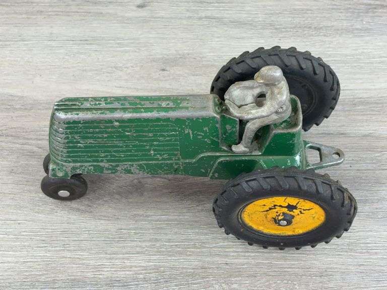 Oliver 70 NF W/Driver, 1/16, Slik-Toys