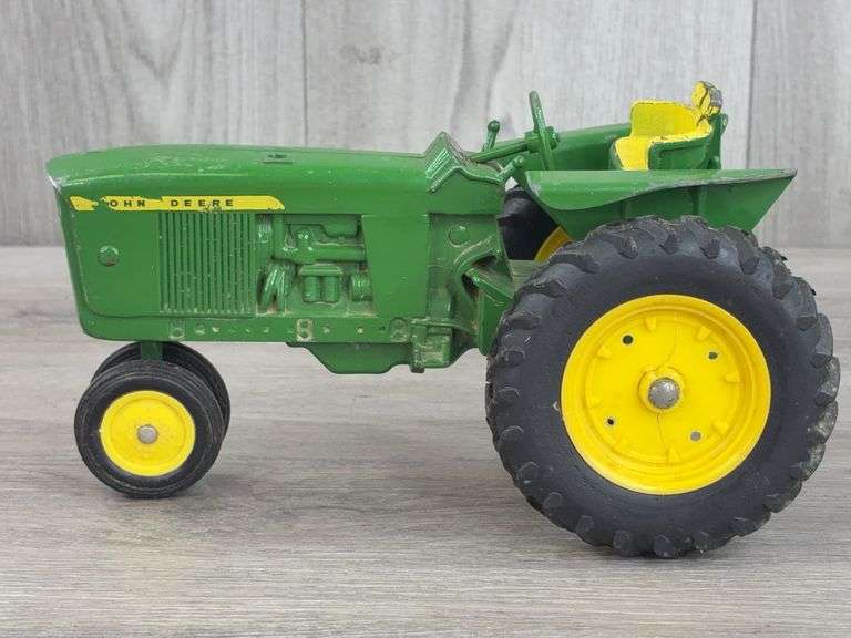 John Deere 3020 NF, 1/16, Long Filters, Ertl, Missing Muffler