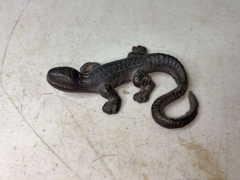 Cast Iron Gecko Lizard Figurine