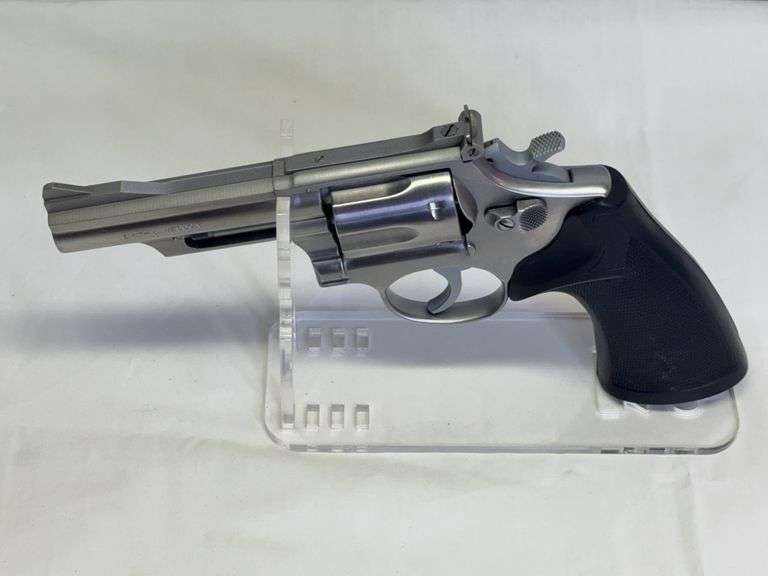Smith & Wesson Model 66 .357 Mag Double Action Revolver, Serial# 4K52133, 4” Barrel, Original Box, Cleaning Rod, Presentation Grips By Pachmayr, Original Grips Included