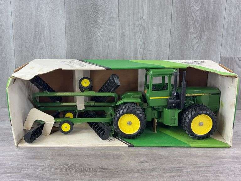 John Deere 8650 4WD Duals Tractor & Disk Set, 1/16, Ertl