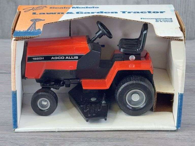 AGCO Allis 1920H Lawn & Garden Tractor, 1/16, Scale Models