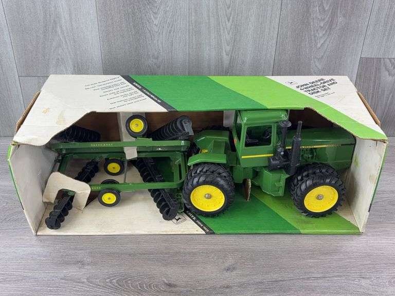 John Deere 8650 4WD Duals Tractor & Disk Set, 1/16, Ertl