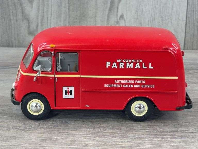 1949 International KB Metro IH McCormick Farmall Parts/Equipment Sales/Service Van, 1/25, First Gear, Clear Case Included