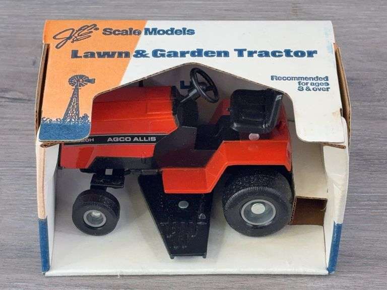 AGCO Allis 1920H Lawn & Garden Tractor, 1/16, Scale Models