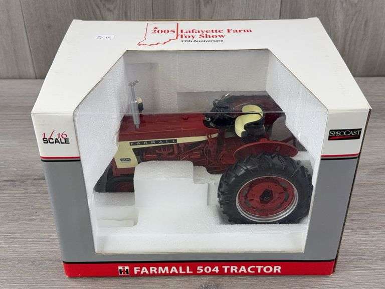 International Farmall 504 NF, 1/16, 2005 Lafayette Farm Toy Show, SpecCast