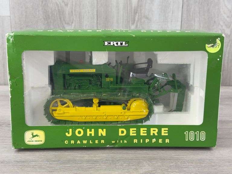 John Deere 1010 Crawler W/Ripper, 1/16, Ertl, 2002 Plow City Farm Toy Show