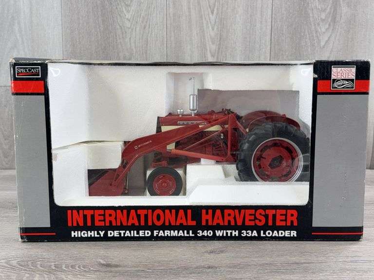 IH McCormick Farmall 340 WF  W/33A Loader, 1/16, Classic Series, SpecCast, Highly Detailed