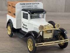 White-New Idea Ford Model A Pickup Bank, 1/25, SpecCast, 1992 Farm Show Edition, No. 2