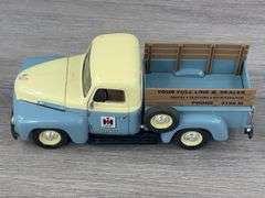 1954 International R-110 IH Sales & Service Truck, #44/504, 1/18, Liberty Classics, Limited Edition, Clear Case Included