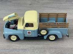 1954 International R-110 IH Sales & Service Truck, #44/504, 1/18, Liberty Classics, Limited Edition, Clear Case Included