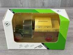 1931 Hawkeye Crate John Deere Delivery Truck Bank, 1/34, Ertl, Plastic Front Is Cracked