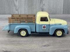 1954 International R-110 IH Sales & Service Truck, #44/504, 1/18, Liberty Classics, Limited Edition, Clear Case Included