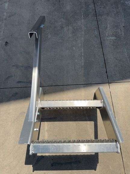 Stainless Steps w/ Handrail