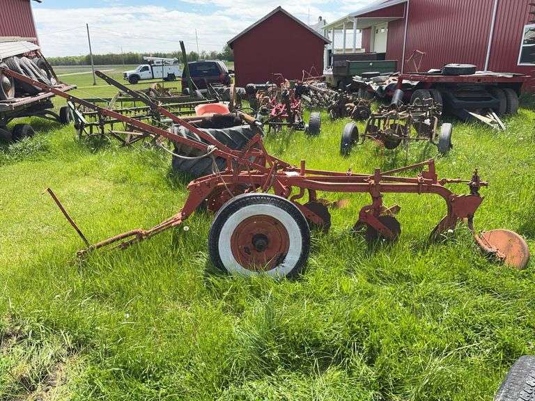Case 3 Bottom Plow - Mechanical Lift