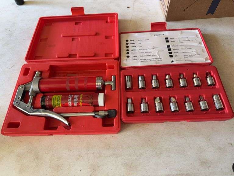 Mac Tools Mini Grease Gun and Drain Plug Socket Set