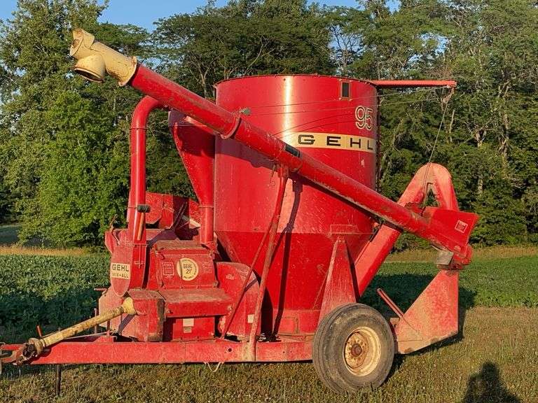 Gehl 95 feed grinder, with scales