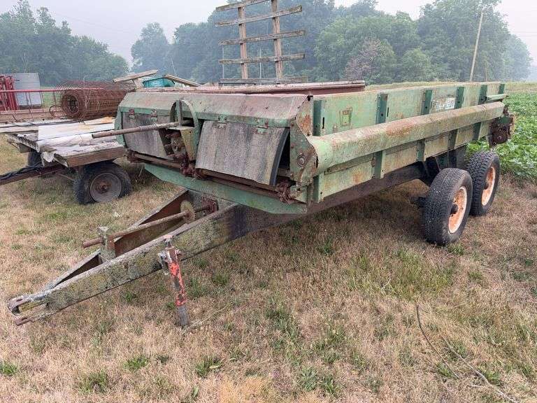 Oliver Manure spreader