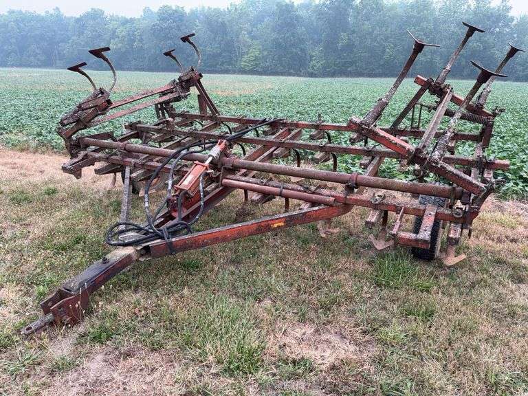 International 20’ Field cultivator