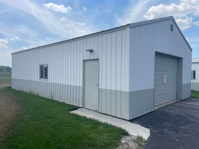 24'x40' Garage w/ Overhead Door