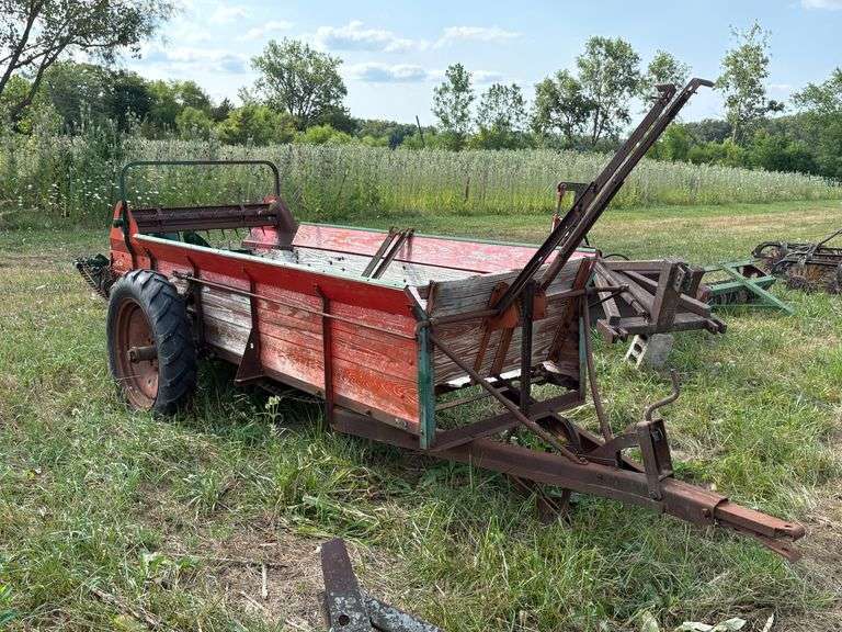 13A New Idea Rear Discharge Spreader