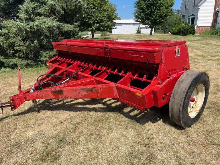 International 5100 Wheel Drill with Grass Seeder