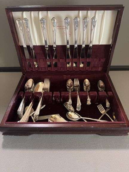 Holmes & Edwards Inlaid Silverplate Flatware Set with Wooden Storage Chest