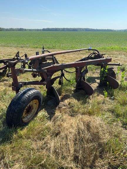 International Harvester 3 Bottom Moldboard Plow - Semi Mounted 2 Point Hitch