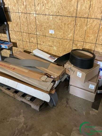 Unused assorted vinyl baseboards