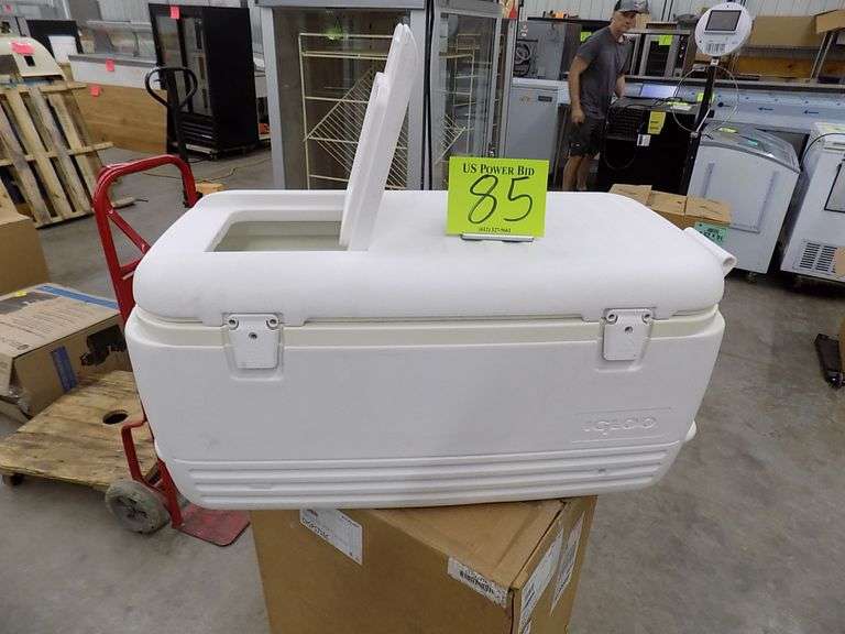 Igloo 95Liter 100 Quart Easy Access Cooler